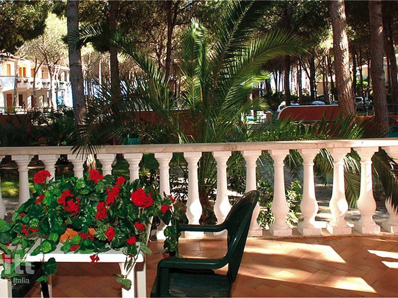 Casa vacanza per 24 persone con terrazza in Cala Ginepro, Orosei