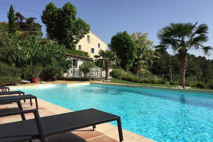 Location de vacances pour 22 personnes, avec Balcon et Jardin à Rompon