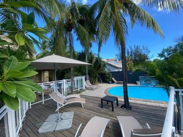 Chambre d’hôte pour 4 personnes, avec jardin et piscine à La Saline les Bains