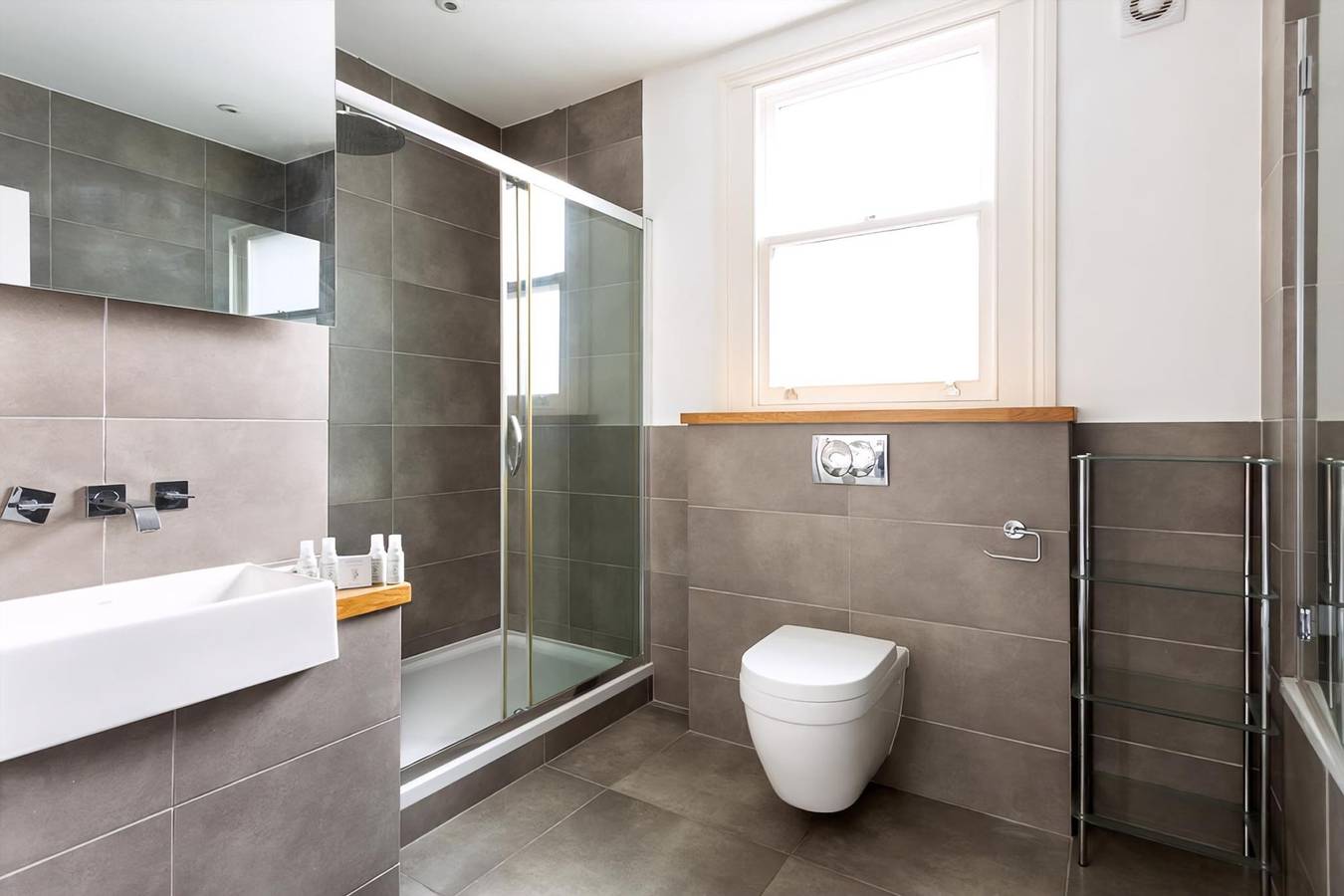 Ganze Wohnung, Csr - Spacious Apartment near Portobello Road in Kensington und Chelsea, London