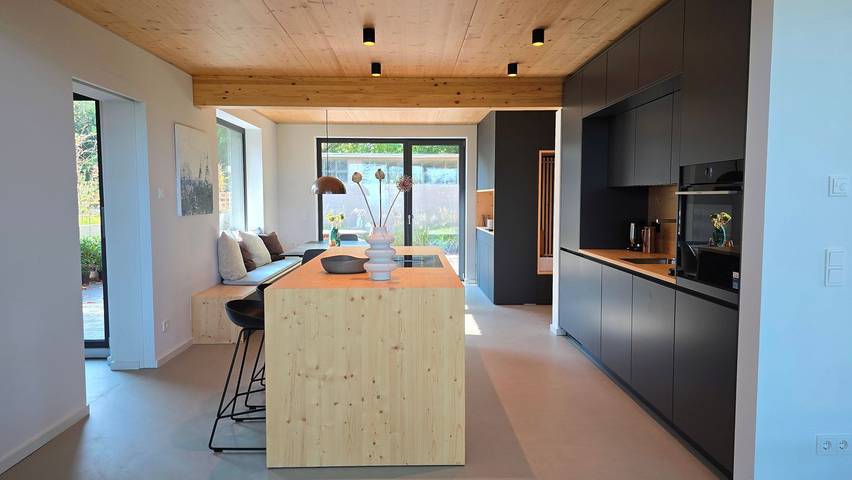 Architekten Ferienhaus Sturmvogel in 1. Reihe am Strand in Kiel-Schilksee in Schilkseer Strand, Kiel