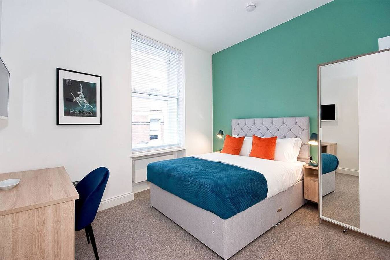 Ganze Wohnung, Aih sleeps 2 private room and shower Covent Garden in Covent Garden, London