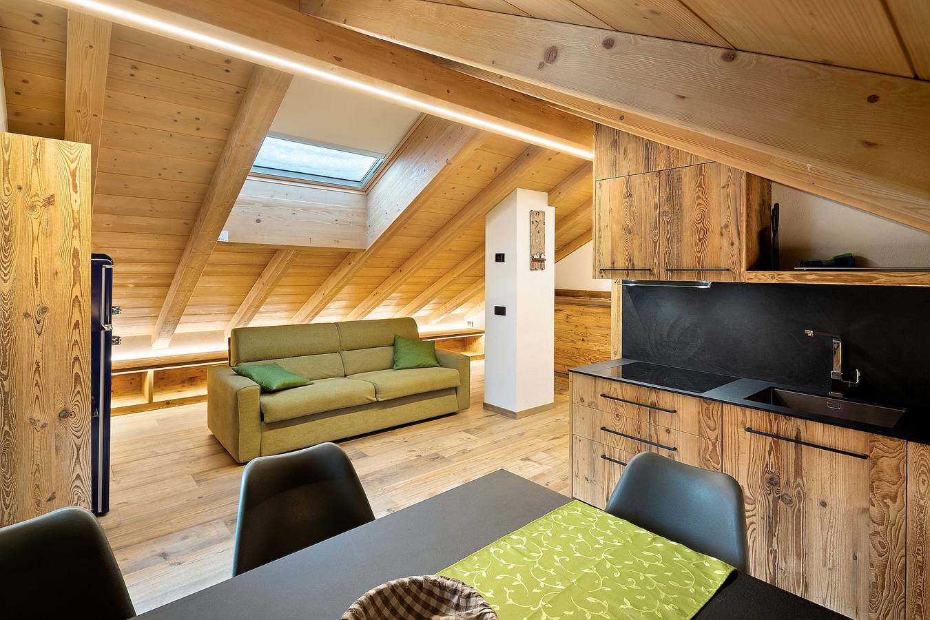 Ganze Wohnung, Apartment 'Mansarda Rin Da Gen' mit Bergblick, Balkon und Wlan in Livigno (Stadt), Livigno