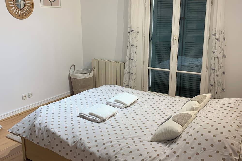 Entire apartment, Disney & Olympics 2024: Family Apt w/ Terrace in Magny-le-Hongre, Seine-et-Marne