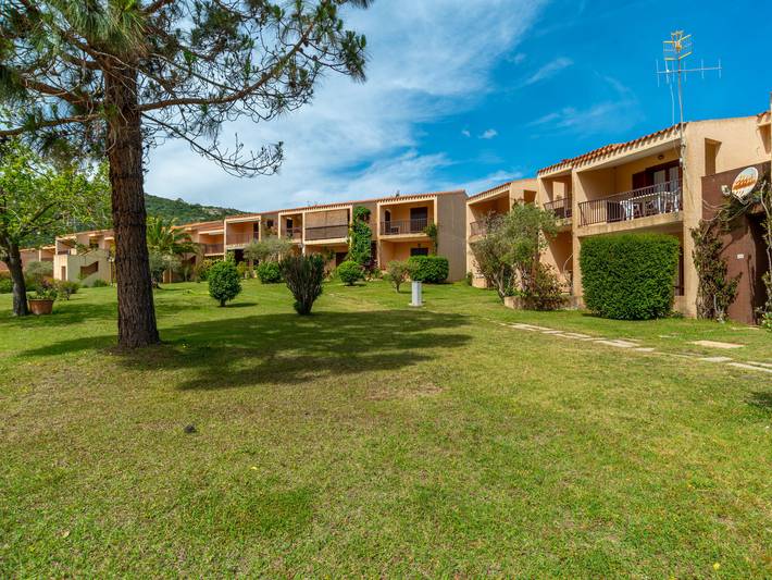 Appartamento per 5 persone, con Balcone e Terrazza nonché Giardino a Cannigione