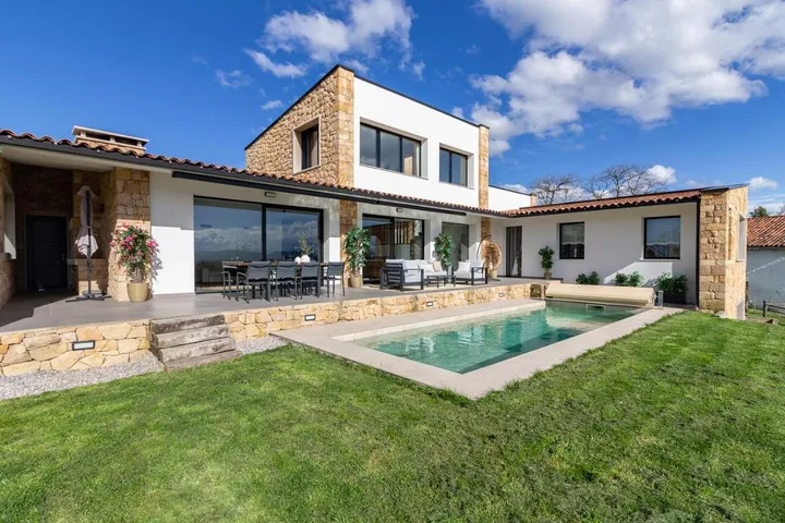 Villa pour 9 personnes, avec piscine ainsi que vue et jardin - 1