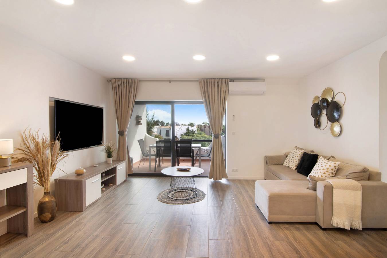 Apartamento inteiro, Apartamento 'Flat 2 Quartos Cunha' com Piscina Partilhada, Wi-Fi e Ar Condicionado in Albufeira, Distrito de Faro