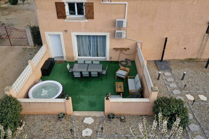 Location de vacances pour 11 personnes, avec jardin ainsi que vue et piscine, animaux acceptés à Saint-Jean-de-Fos - 2