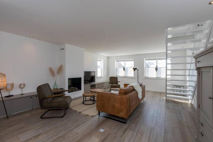 Ferienhaus für 8 Personen, mit Balkon/Terrasse und Terrasse in Serooskerke