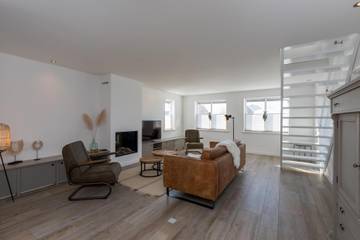 Ferienhaus für 8 Personen, mit Terrasse und Balkon/Terrasse in Serooskerke