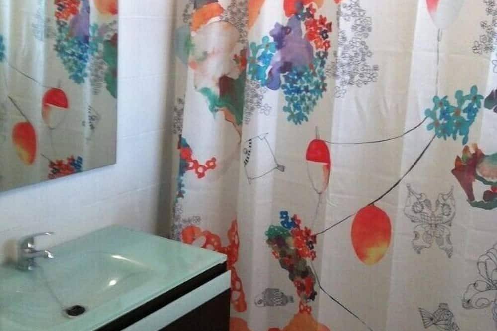 Entire apartment, Offer October 2025-Perfect for your vacation. Free Wifi, beach 3 minutes in Playa Puerto Colón, Adeje