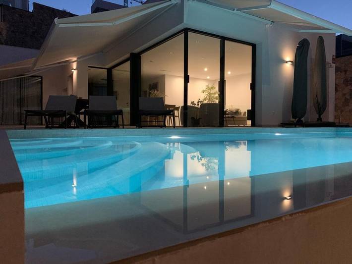 Casa rural para 10 personas, con piscina además de jardín y vistas en Finestrat