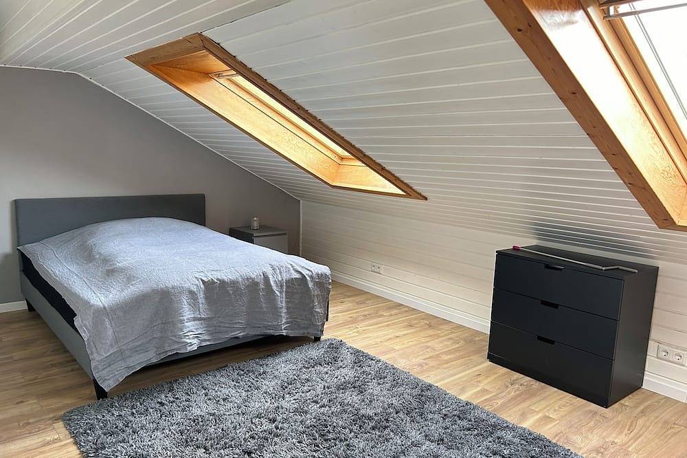 Ganze Wohnung, Gemütliche, ruhige Dg-Wohnung (2.Og) - 5  Min. zu Öpnv in Weinheim, Kurpfalz
