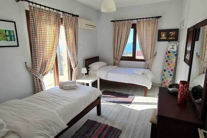 3 bedroomed villa, private swimming pool and amazing mountain & beach views in Nordzypern