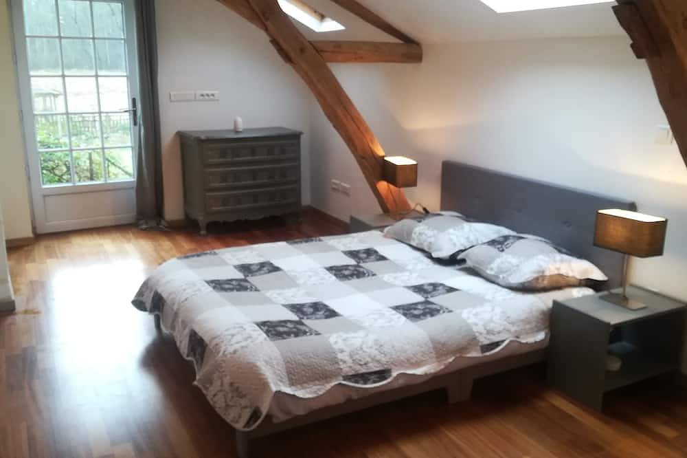 Large charming house between town and countryside in Cheillé, Loire Valley