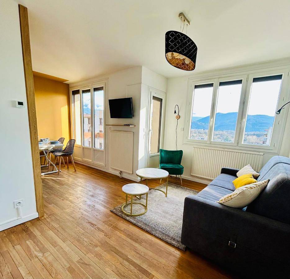 Appartement entier, Appartement Bellevue - T2 vue montagne - calme - parking gratuit - 4 personnes in Meylan, Isère