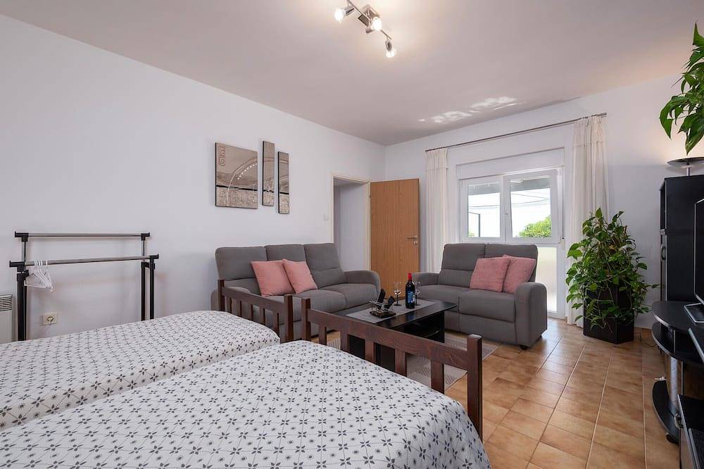 Apartamento entero, Precioso apartamento de 2 dormitorios. in Rabac, Labin-Rabac
