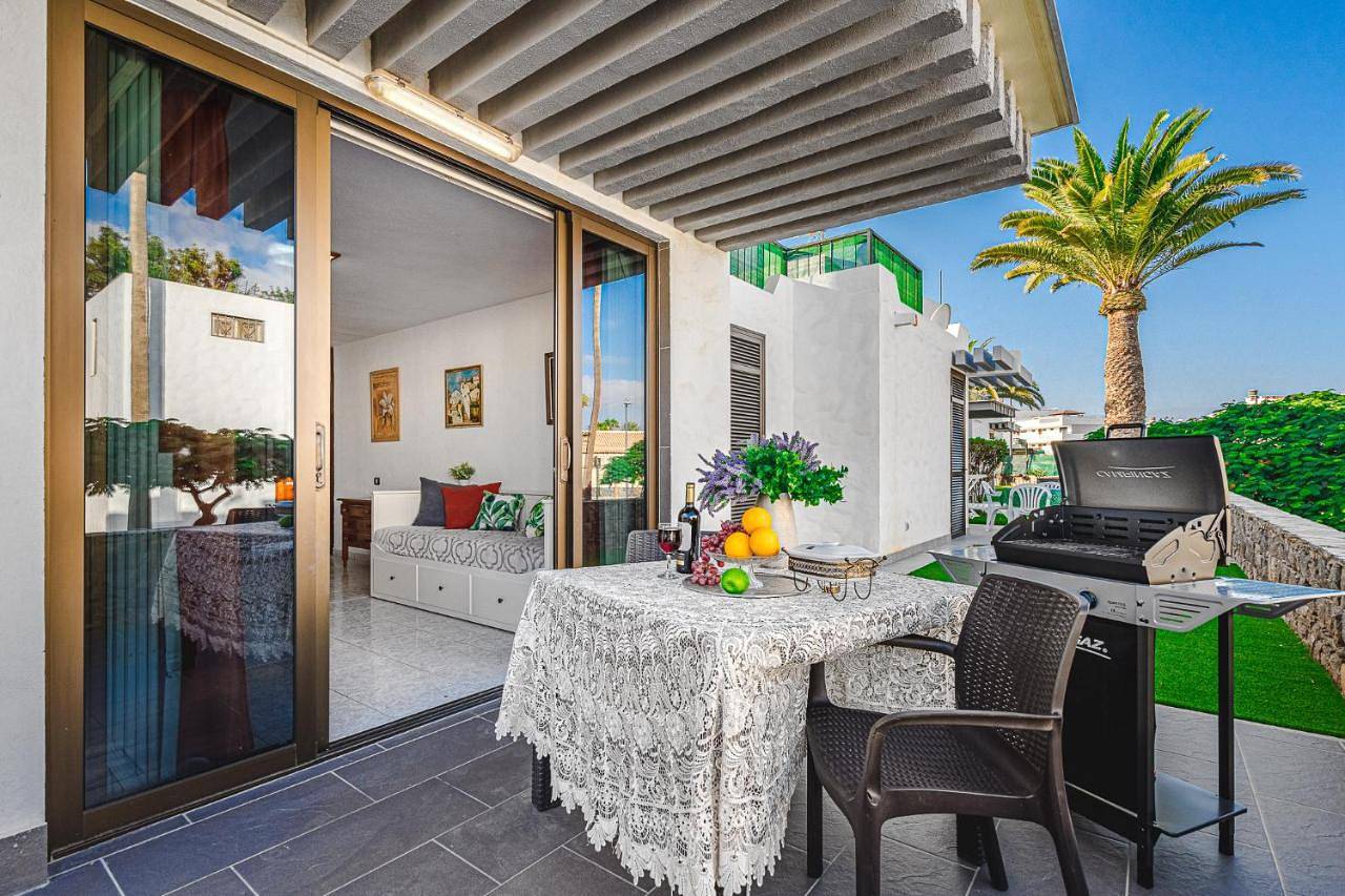 Ganze Wohnung, Bungalow -2 minute from the beach. in San Eugenio Alto, Adeje