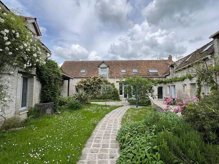 Gîte pour 15 personnes, avec vue et jardin dans Batilly-en-Gâtinais