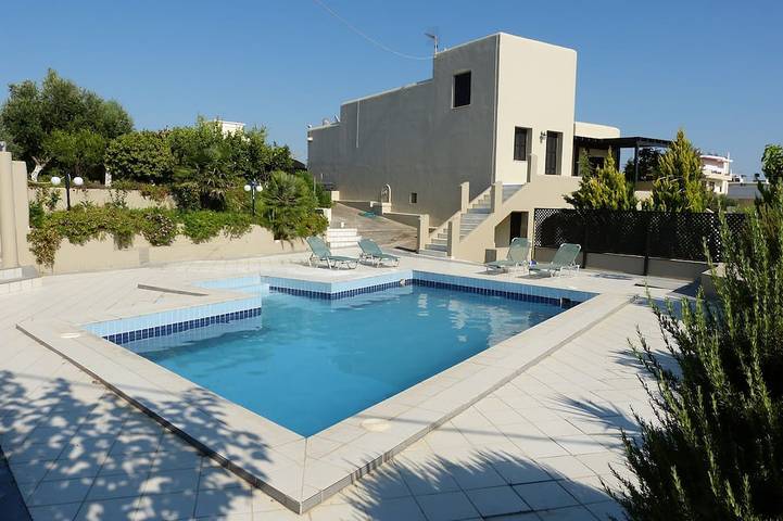 Villa for 12 people, with garden, with pets in Heraklion