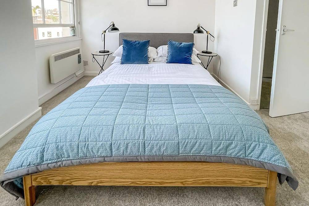 2 bedroom accommodation in Bristol in Bristol, South West England