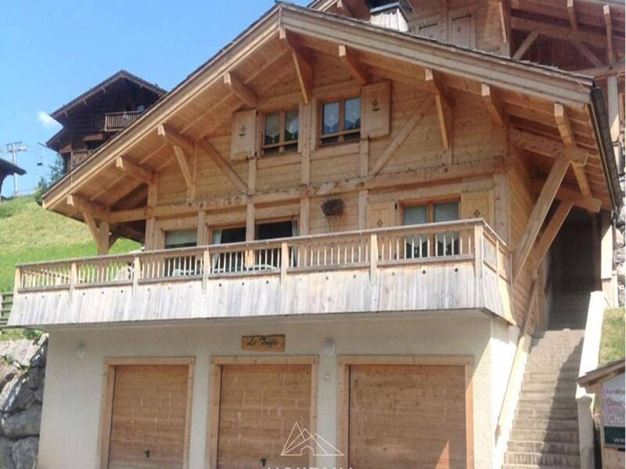 Entire apartment, Chalet Le Trefle in Le Grand-Bornand, Annecy region