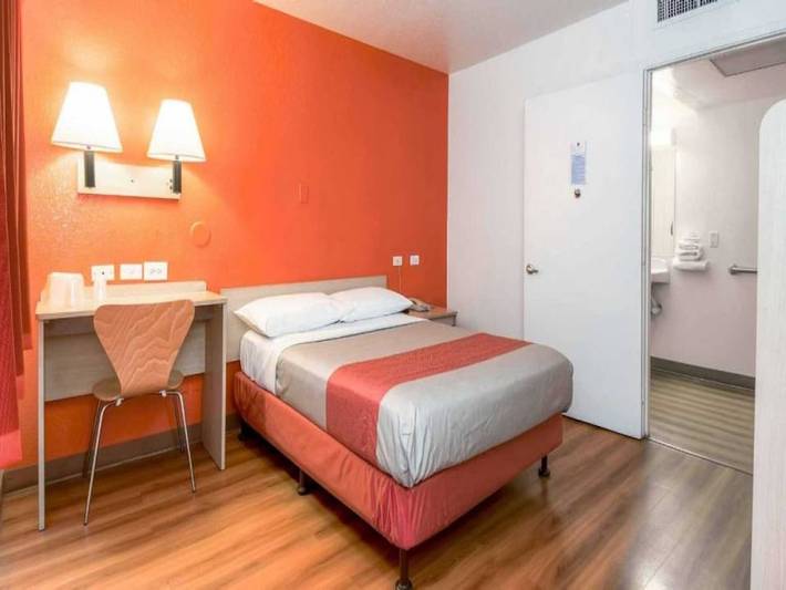 Apartamento entero, 1 cama tamaño queen | No fumadores in Corona, Riverside County