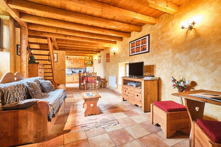 Casa de vacaciones 'Chateau De Merande' con vistas a las montañas, terraza privada y Wi-Fi in Arbin, Chambéry region