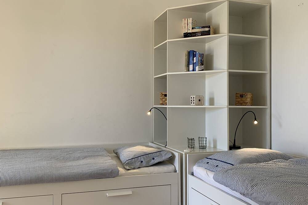 Freistehende, private Villa mit Pool in grosszügiger Gartenanlage, Wifi, Ac in Estoi, Faro