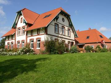 Ferienhaus für 20 Personen, mit Garten und Pool sowie Terrasse in Amt Neuhaus