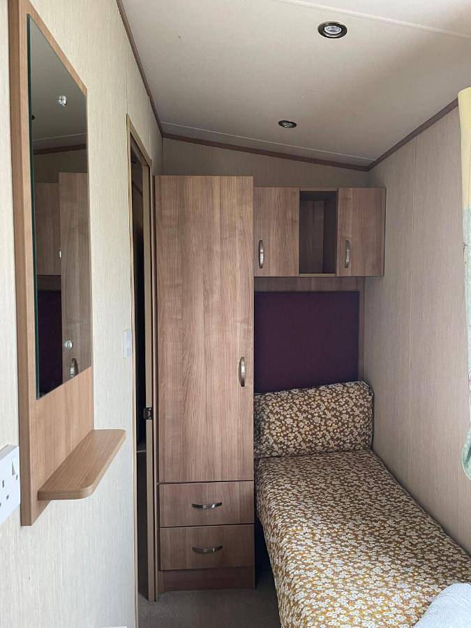 Lake Front 3 Bed Caravan in South Cerney in Gloucestershire