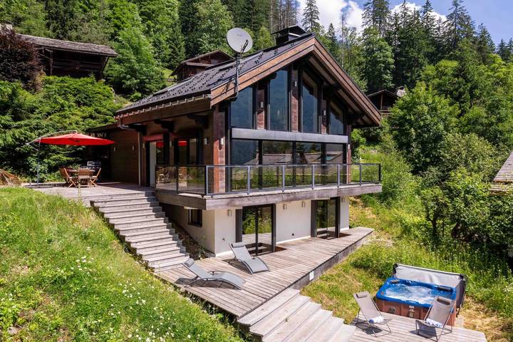 Chalet für 8 Personen, mit Garten und Whirlpool