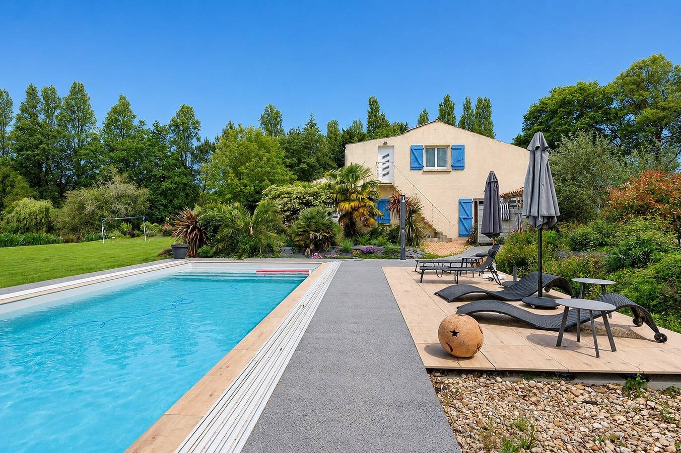 Gîte Douceur de Vivre - Marais : vue lac, piscine partagée et Wi-Fi in Saint-Avaugourd-des-Landes, Vendée