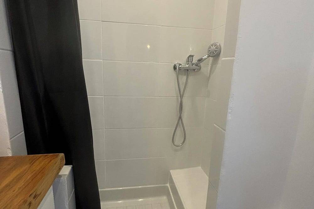 Geheel appartement, Studio terrace in Villecroze, Draguignan en omgeving