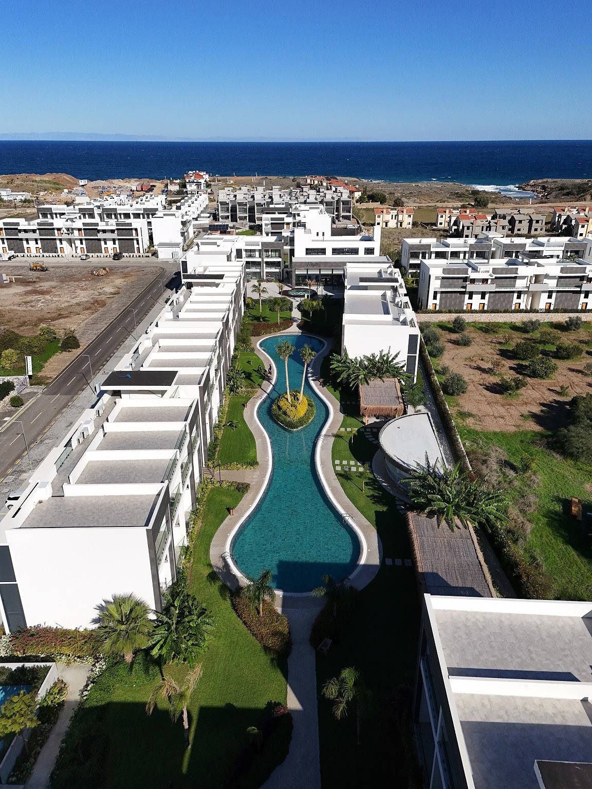 Estudio entero, Amplio apartamento con vistas a la piscina y al mar in República Turca del Norte de Chipre