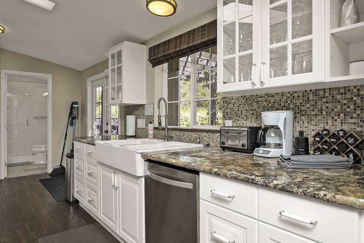 Vacation home for 10 people, with balcony and hot tub as well as yard in Russian River