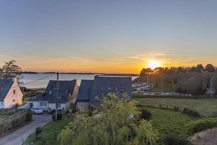 Location de vacances pour 8 personnes, avec jardin et vue dans Plage Moustérian - 2