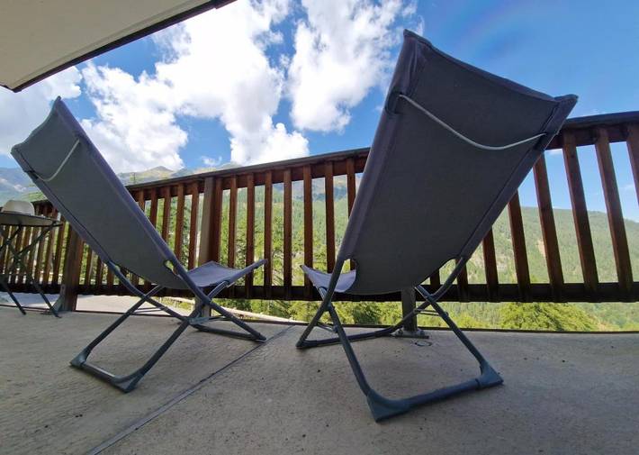 Chalet pour 6 personnes, avec piscine ainsi que balcon et vue à Les Orres