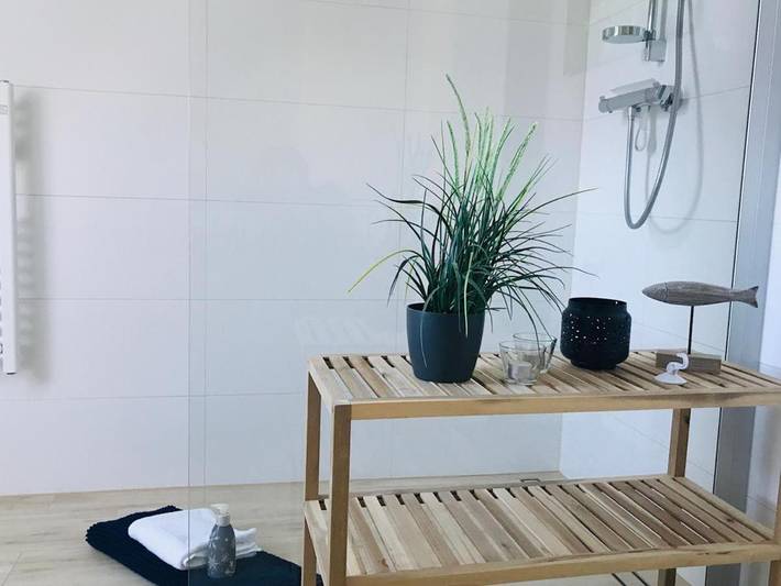 Ferienhaus für 4 Personen, mit Terrasse und Seeblick sowie Ausblick und Garten an der Müritz - 2