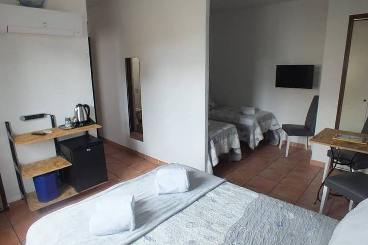 Hôtel pour 3 personnes dans Office De Tourisme De Saint Cyr Sur Mer - 4