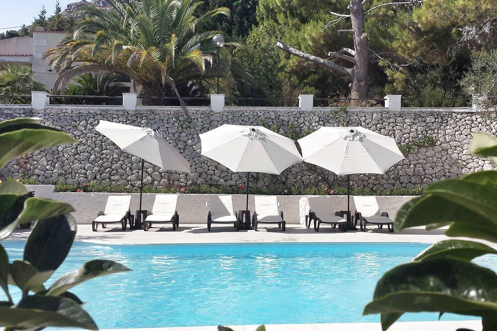 Eco Charming Puglia Villa Simone (Villa with Pool and Excursions) in Monte Sant'Angelo, Gargano