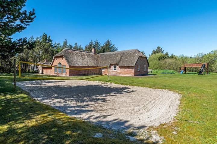 Villa für 16 Personen, mit Balkon/Terrasse und Whirlpool sowie Sauna und Pool - 1