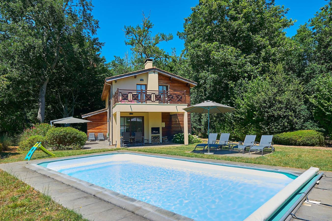 Residence Chateau de Salles — Margaux 8p. pool in Salles, Region de Arcachon