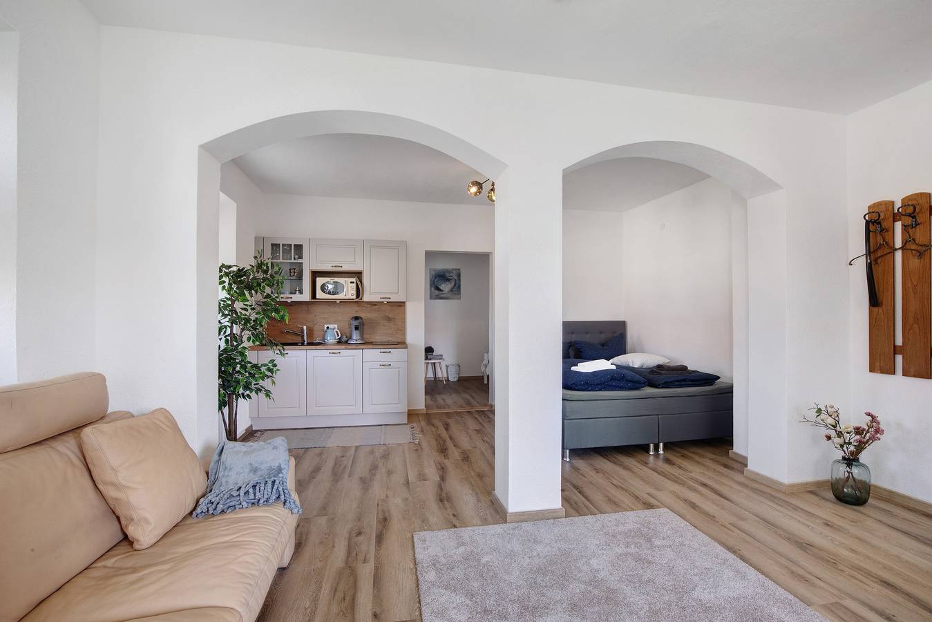 Ganze Wohnung, Ferienwohnung 'Romantika - Fewo Og Rechts' mit Gemeinschaftsgarten, Balkon und Wi-Fi in Ichenhausen, Bayerisch Schwaben