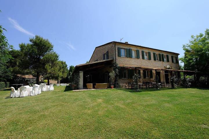 Ferienhaus für 25 Personen, mit Terrasse und Garten in Montemaggiore al Metauro