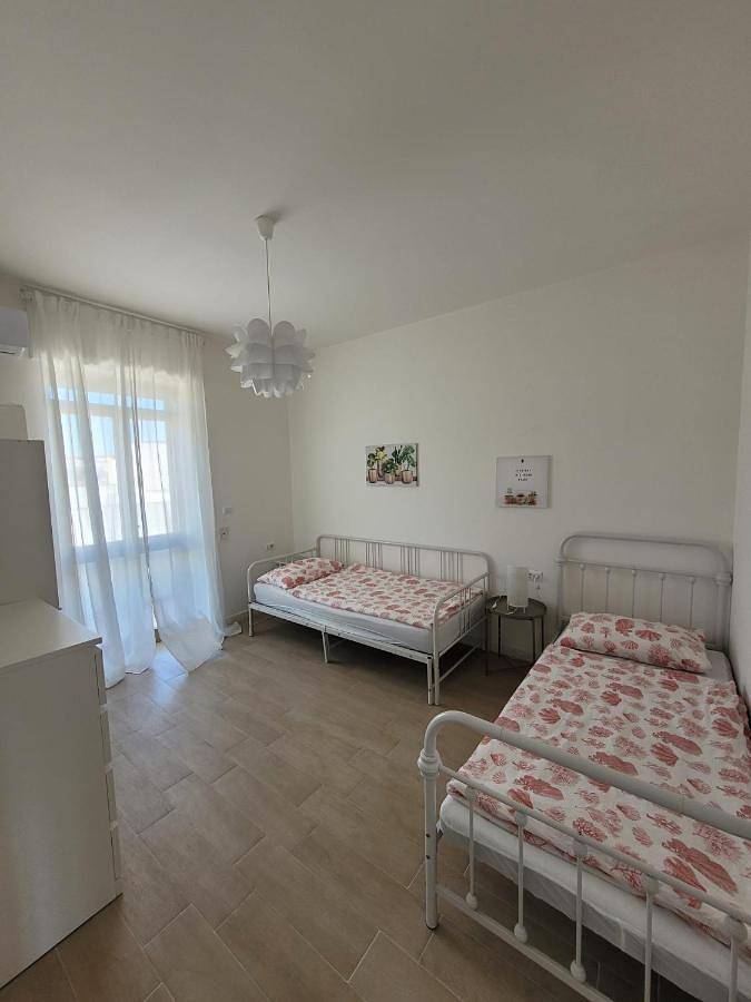 Gîte pour 5 personnes, avec balcon et vue à Lido Marini - 4