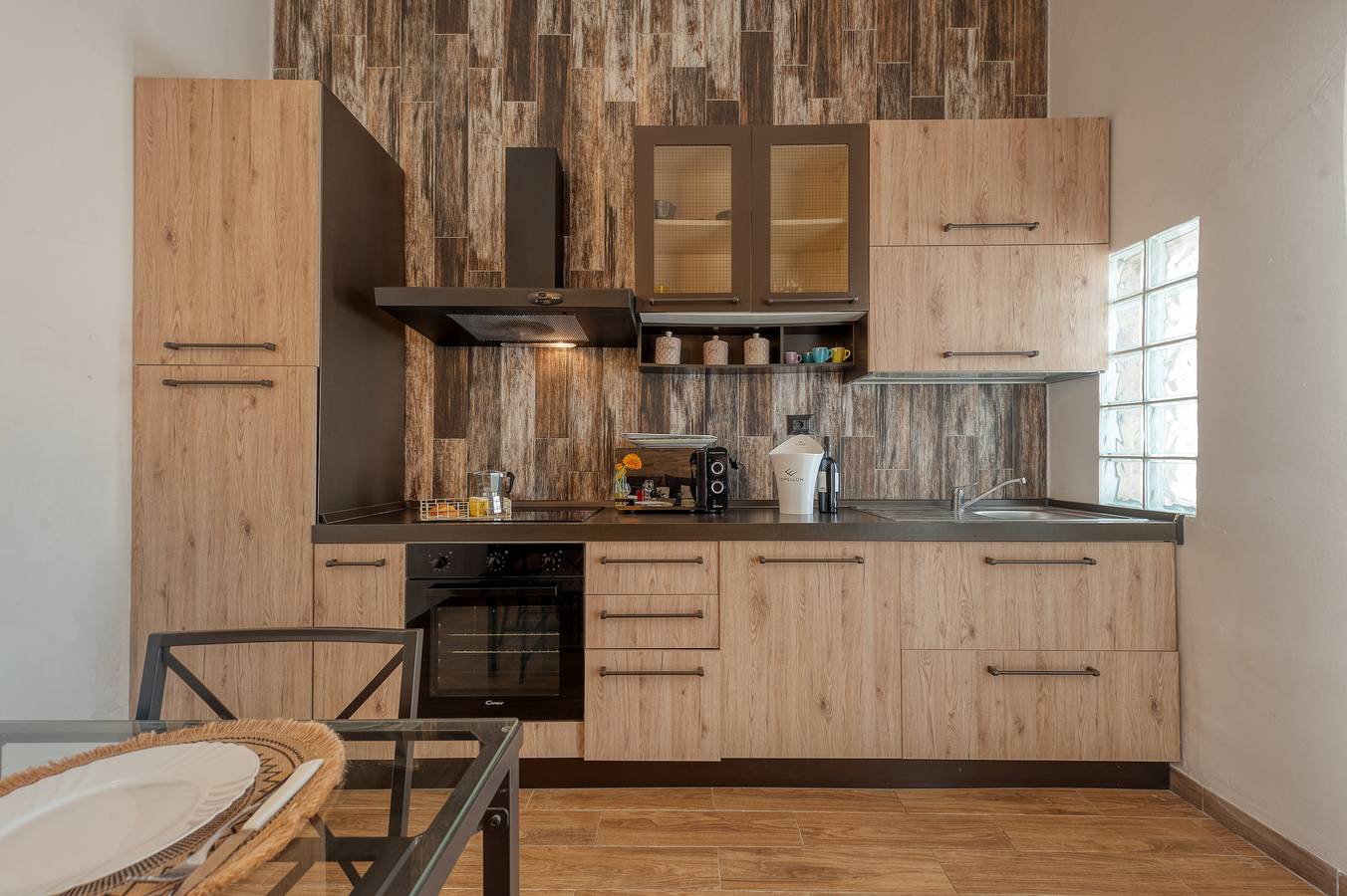 Entire apartment, Apartment 'Stonehouse Oasis' with Private Terrace, Wi-Fi and Air Conditioning in Sant'Isidoro, Gulf of Taranto