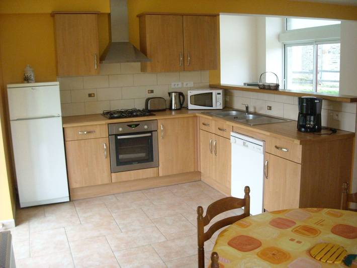 Gîte pour 10 personnes, avec terrasse et jardin, animaux acceptés à Isigny-le-Buat - 4