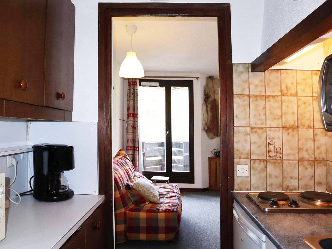 Entire apartment, Studio for 4, ski-in/ski-out, central Les Orres 1650 in Les Orres, Écrins National Park