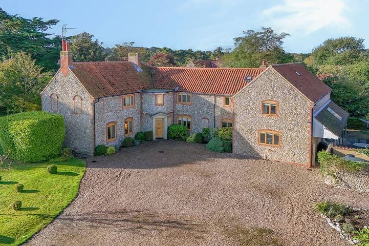 Cottage for 10 people, with garden, with pets in Blakeney